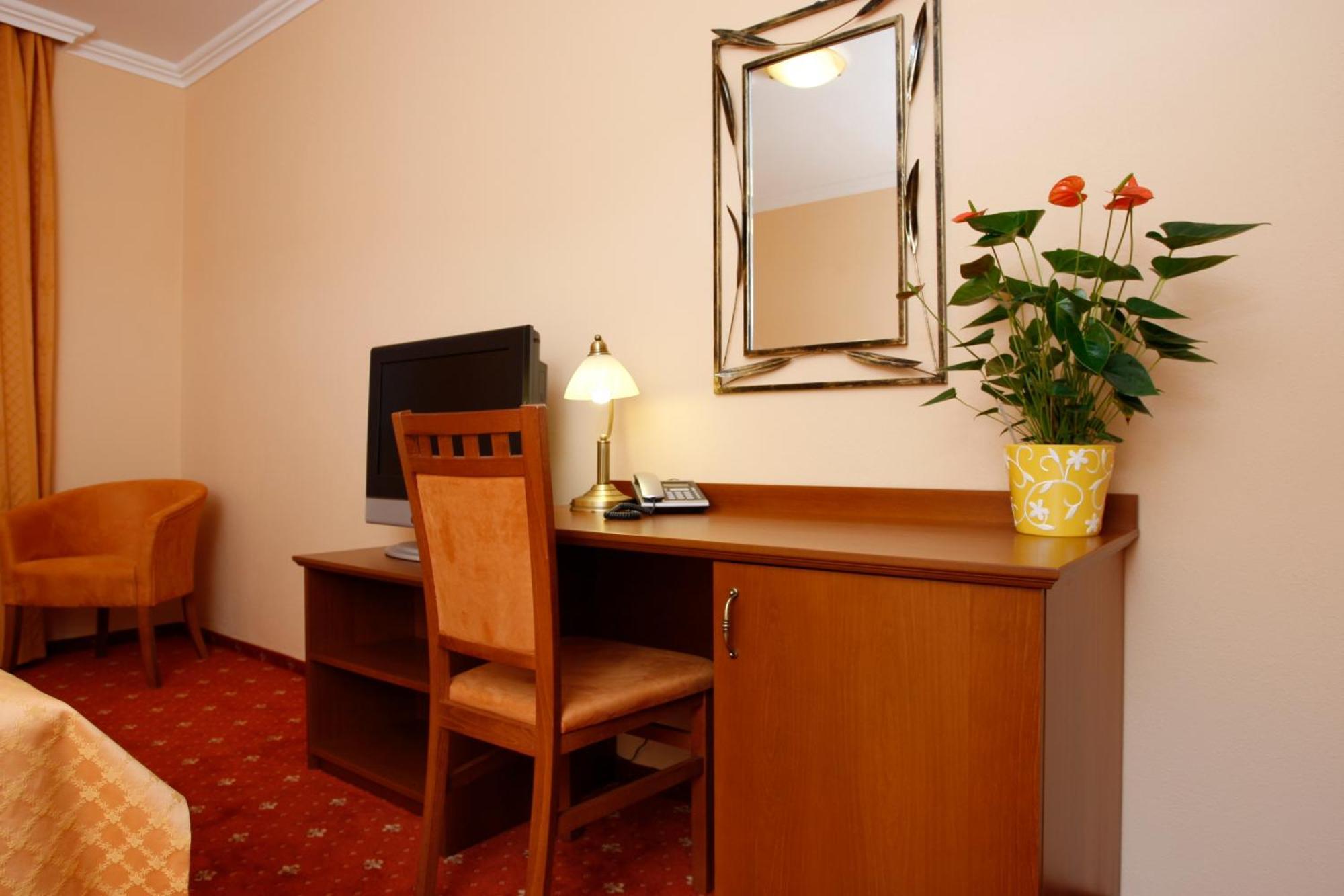 Hotel Majolika Modra Luaran gambar
