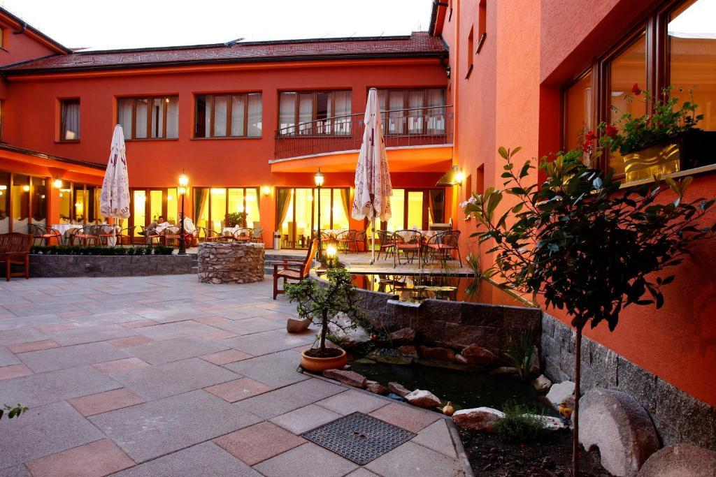 Hotel Majolika Modra Luaran gambar