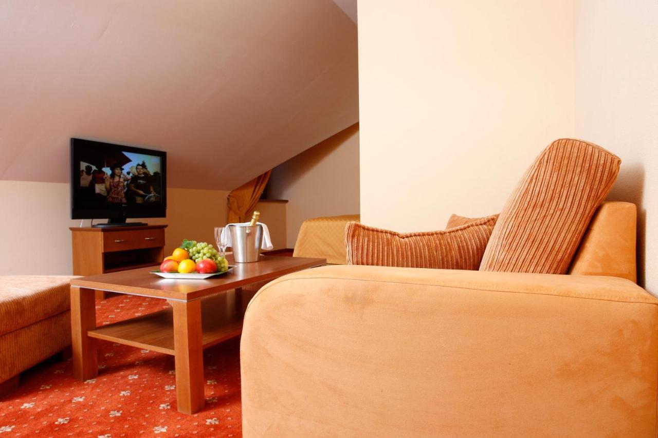 Hotel Majolika Modra Luaran gambar