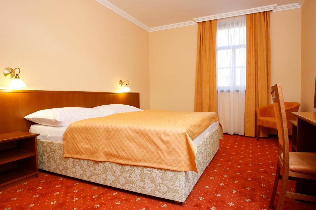 Hotel Majolika Modra Luaran gambar